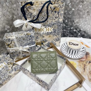 디올 에나멜 가죽 반지갑 S0178