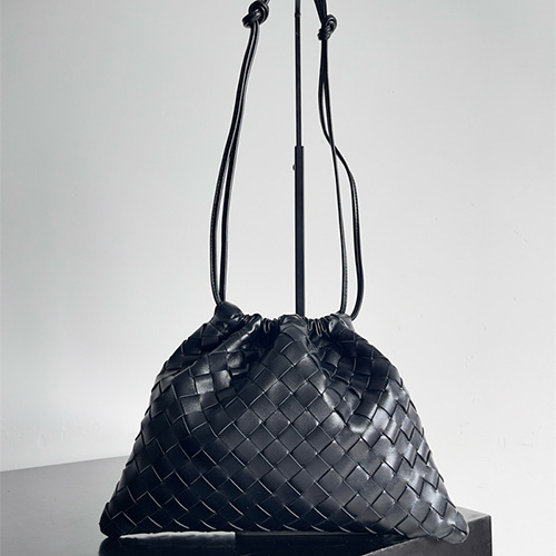 보테가베네타 더스트 미디엄 숄더백 796728 2024/신상