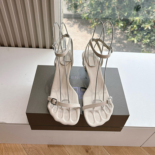 발렌시아가 여성용 샌들 (굽높이7CM) B55215-1 2025/신상