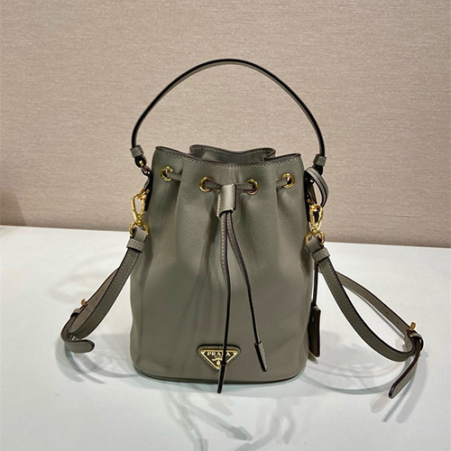 프라다 리에디션 1978 가죽 미니 버킷백 1BE067 2025/신상
