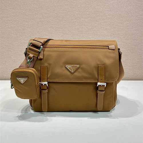 프라다 나일론 플랩 메신저백 1BD953B 2025/신상
