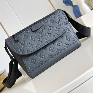 루이비통 펄스 메신저 크로스백 M14874 2025/신상