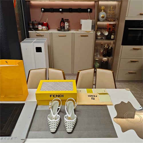 펜디 여성용 샌들 (굽높이4CM) F93537-2 2025/신상