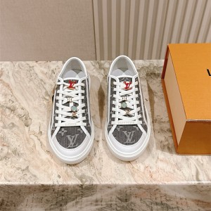 루이비통 남여공용 스니커즈 L03331-2 2025/신상