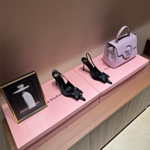 생로랑 여성용 샌들 (굽높이9.5CM) Y62749-1 2025/신상