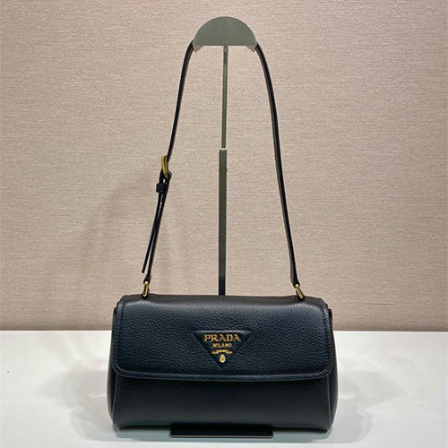 프라다 스몰 가죽 숄더백 1BN022 2025/신상