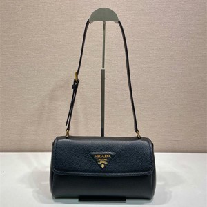 프라다 스몰 가죽 숄더백 1BN022 2025/신상