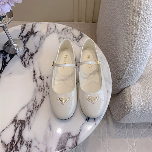 프라다 여성용 단화 P42414-2 2025/신상