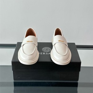 베르사체 남성용 로퍼 V86239-1 2025/신상