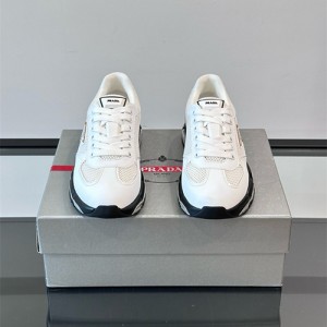 프라다 남성용 스니커즈 P99929-1 2025/신상