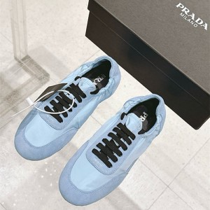 프라다 여성용 스니커즈 P68143-2 2025/신상