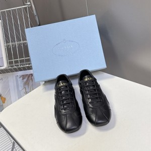 프라다 남여공용 스니커즈 P24425-2 2025/신상