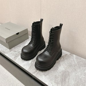 발렌시아가 남여공용 부츠 B92211 2025신상