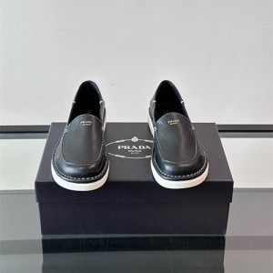 프라다 남성용 로퍼 P56633-2 2025/신상