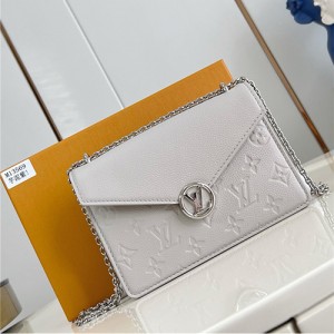 루이비통 온 체인 크로스백 M13569 2025/신상