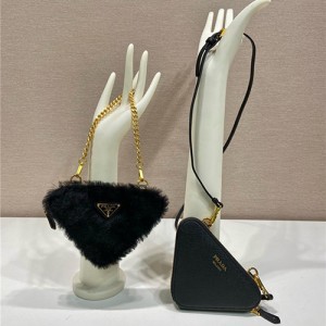 프라다 더블 지퍼 트라이앵글 미니백 1NR015 2025/신상