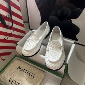 보테가베네타 남여공용 로퍼 V82223-1 2026/신상