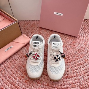 미우미우 여성용 스니커즈 M56076-2 2026/신상